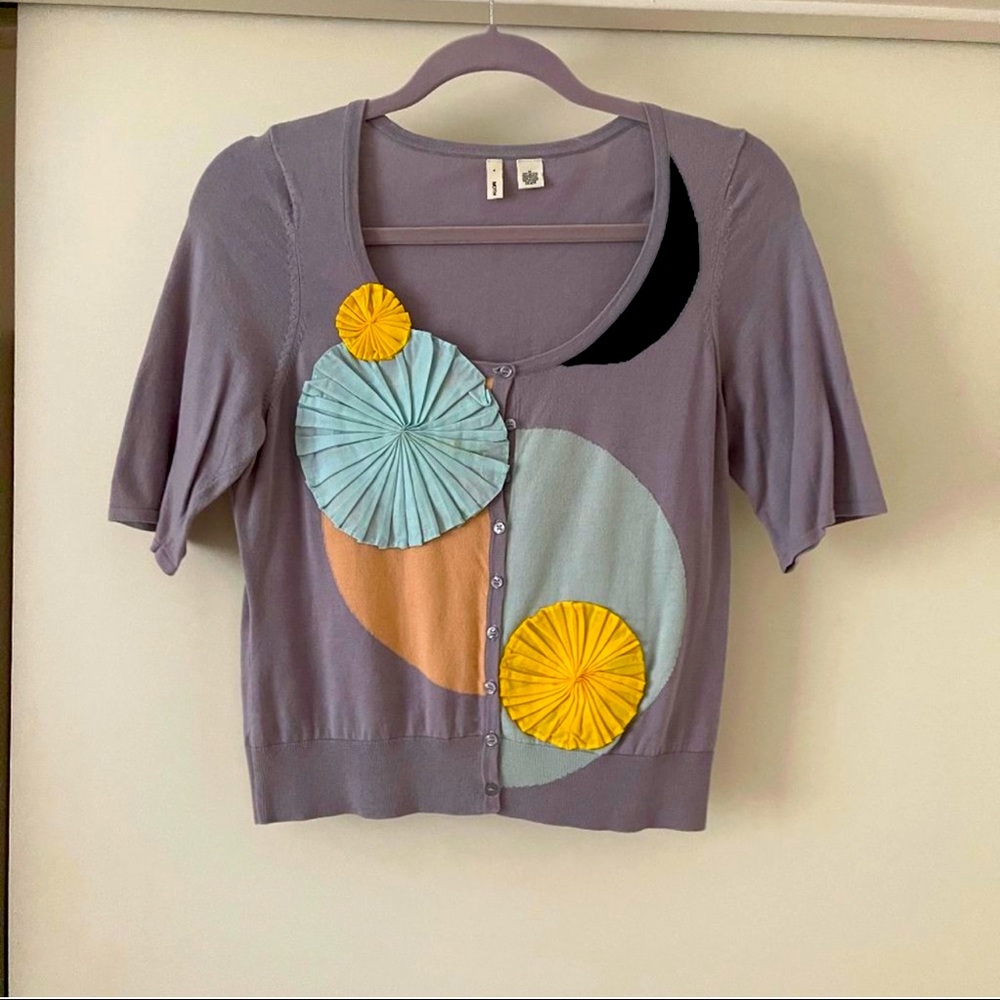 Grey lavender short sleeved cardigan with appliqué